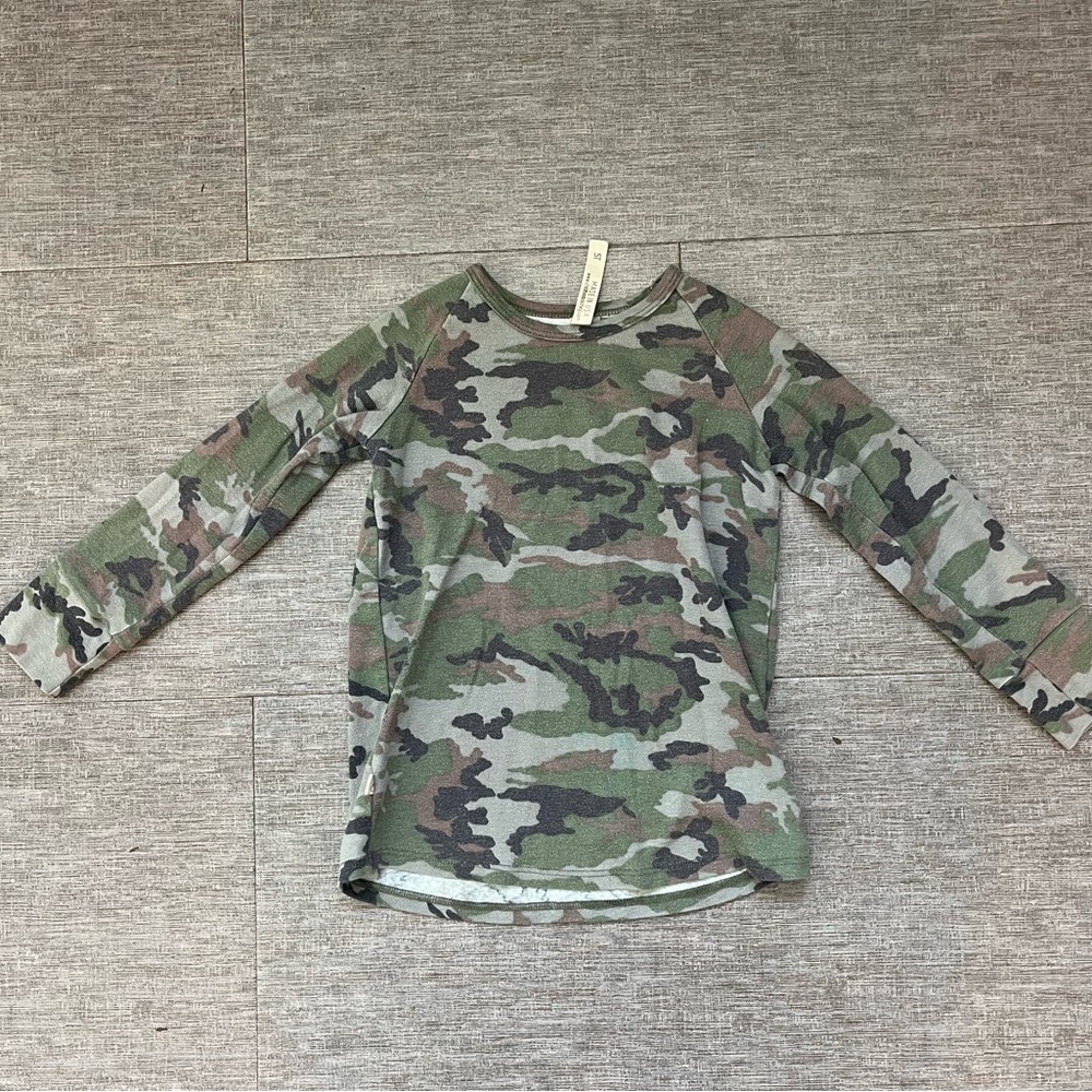 Childhoods long sleeve tee